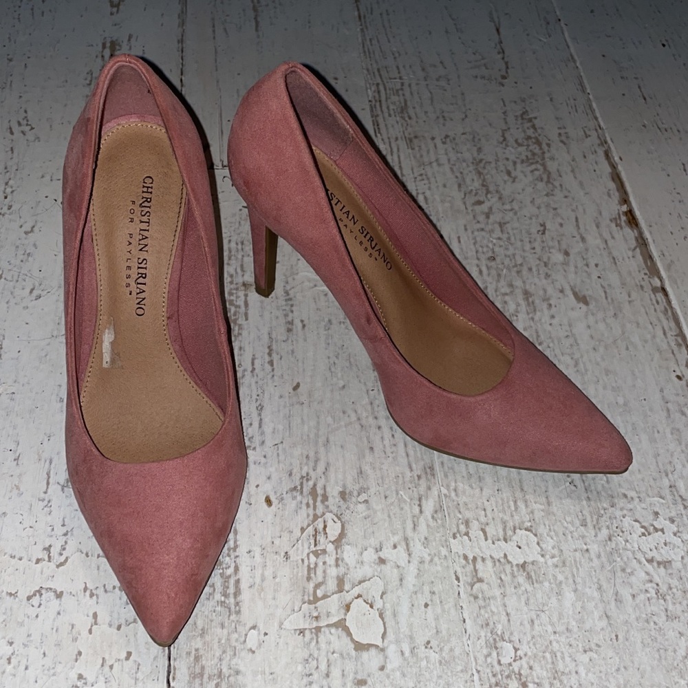 $5 pink heels, great condition. Size: 6